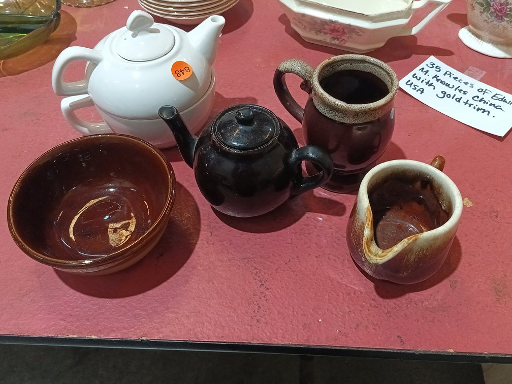 (5) ASSORTED CERAMIC AND STONEWARE PIECES