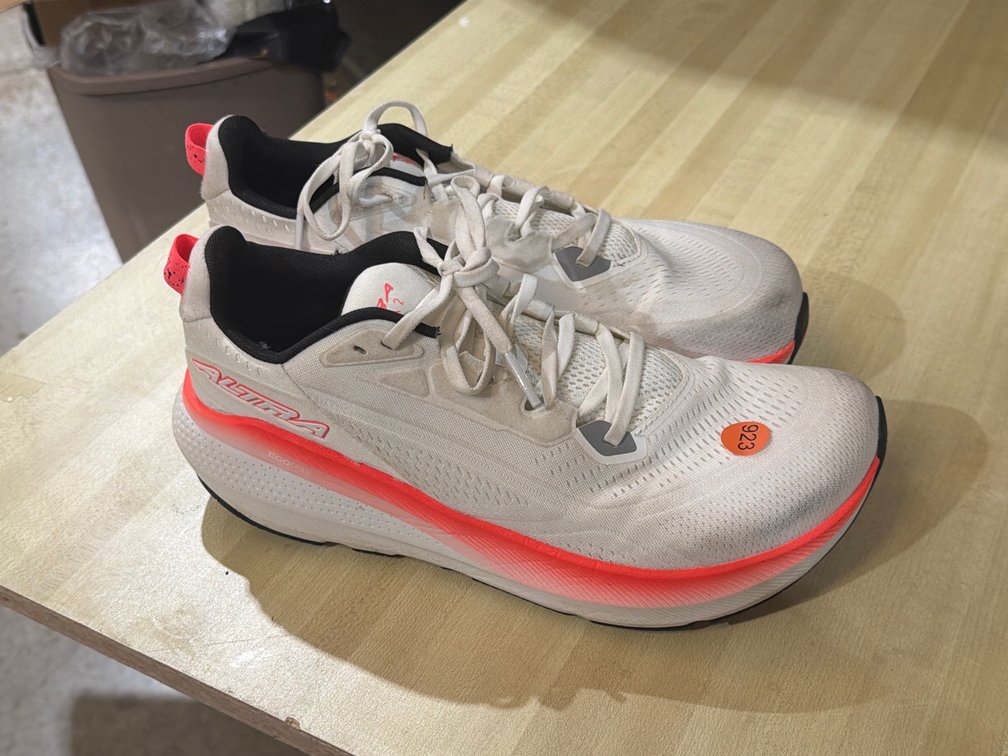 WOMENS ALTRA SHOES SIZE 12