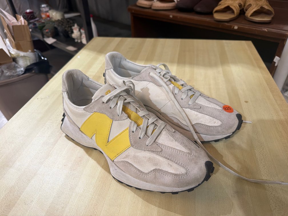 WOMENS NEW BALANCE SHOES SIZE 11.5