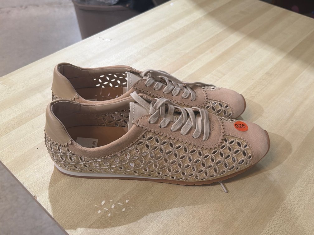 WOMENS DOLCE VITA SIZE 12