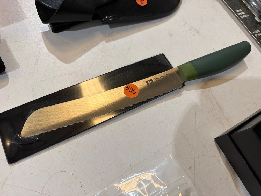 NEW ZWILLING SERRATED KNIFE