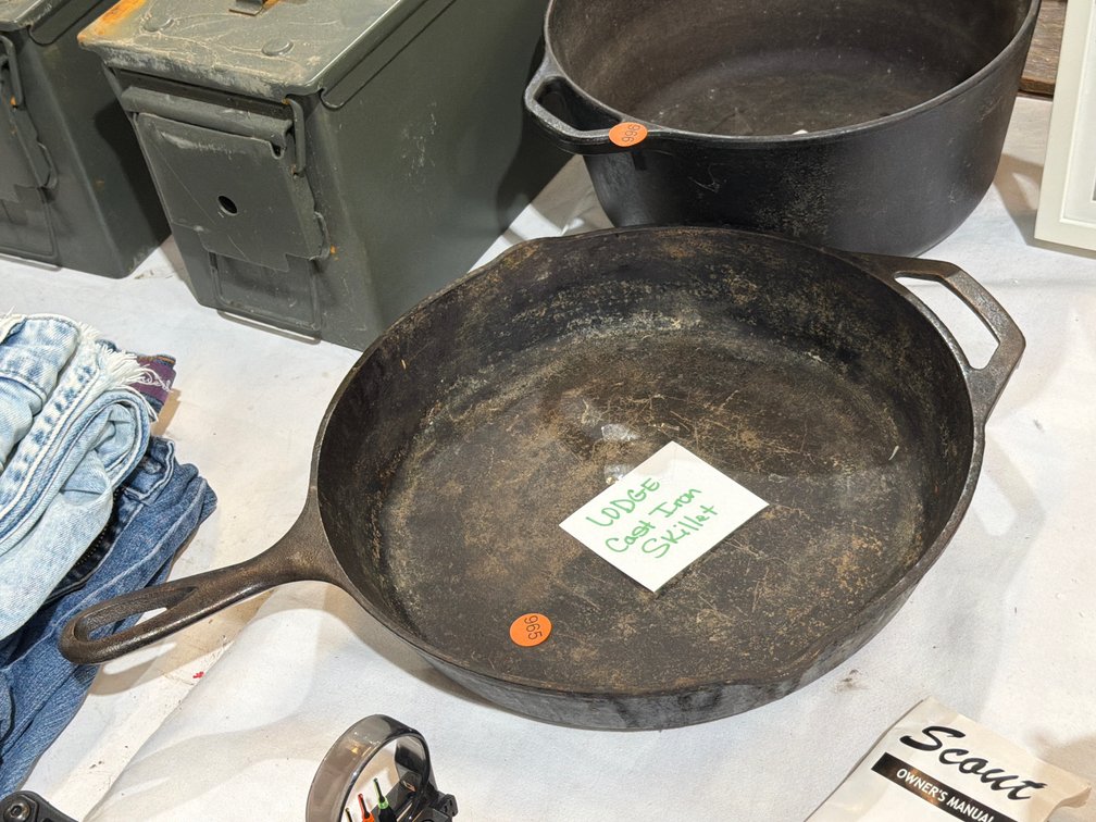 LODGE CAST IRON SKILLET