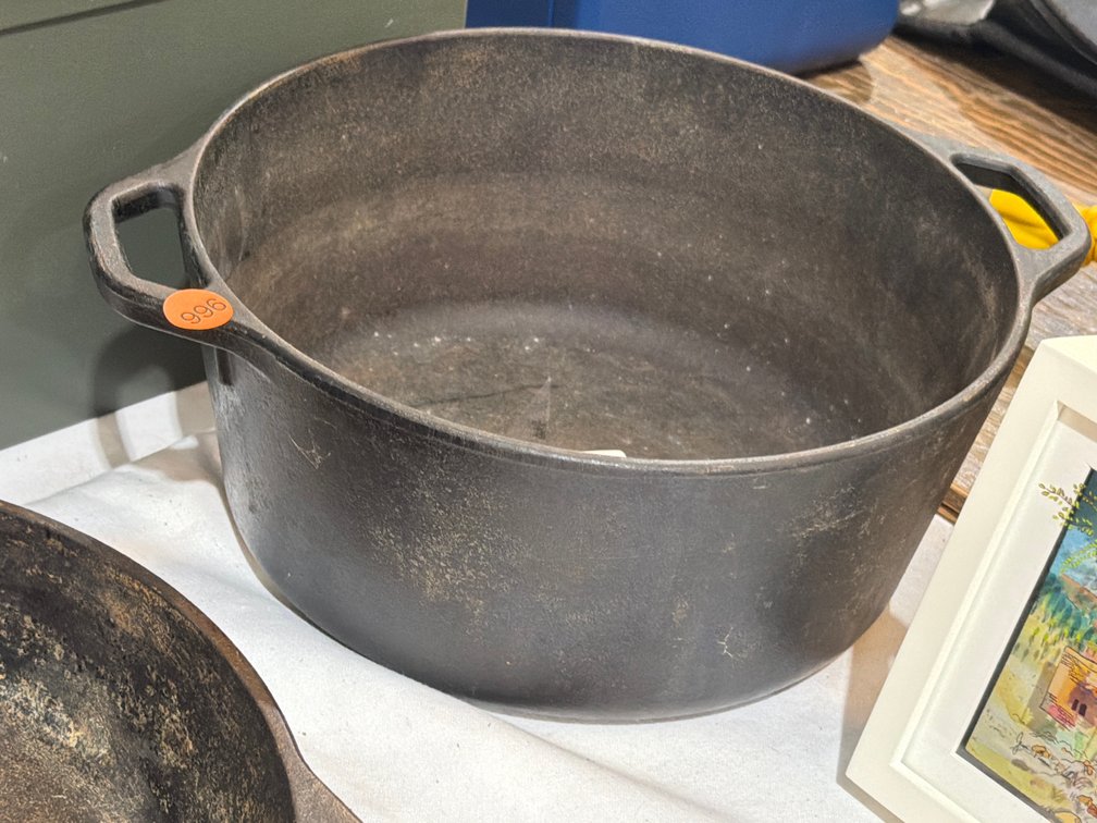 LODGE DUTCH OVEN