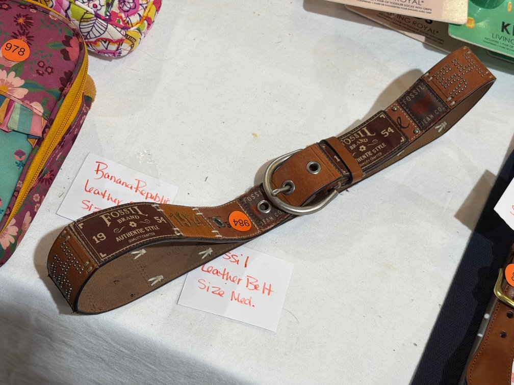 FOSSIL LEATHER BELT SIZE M