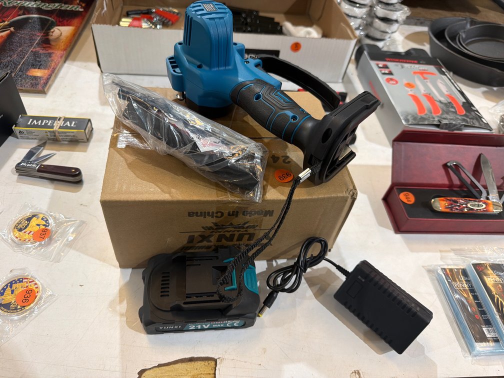 HANDHELD BATTERY CHAINSAW