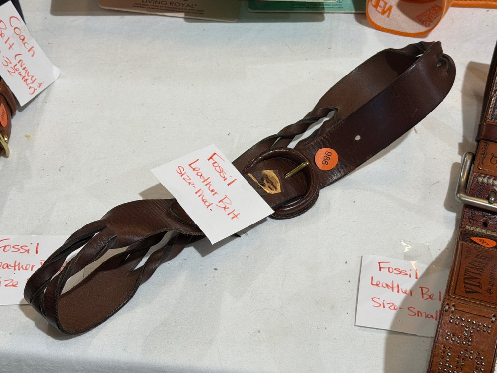 FOSSIL LEATHER BELT SIZE M