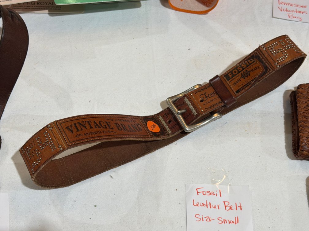 FOSSIL LEATHER BELT SIZE SMALL