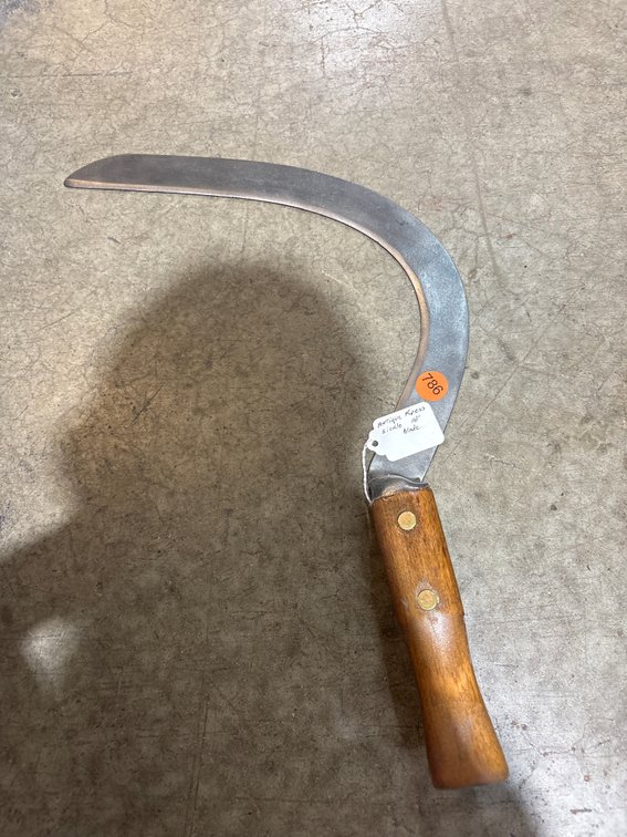 ANTIQUE CRESS SICKLE BLADE