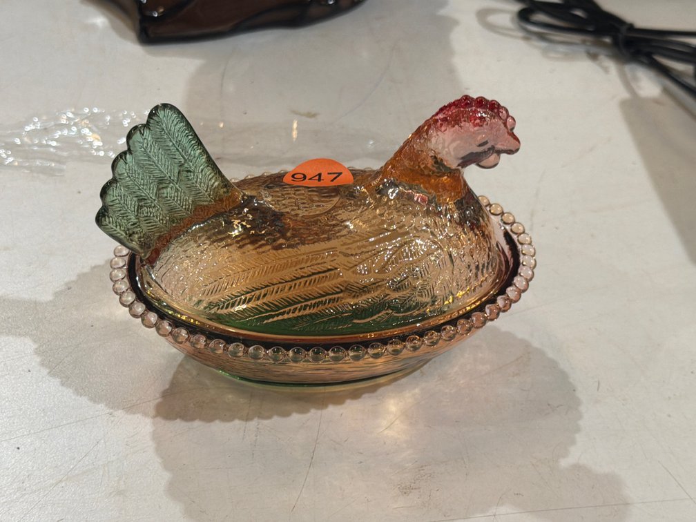 GLASS HEN ON NEST