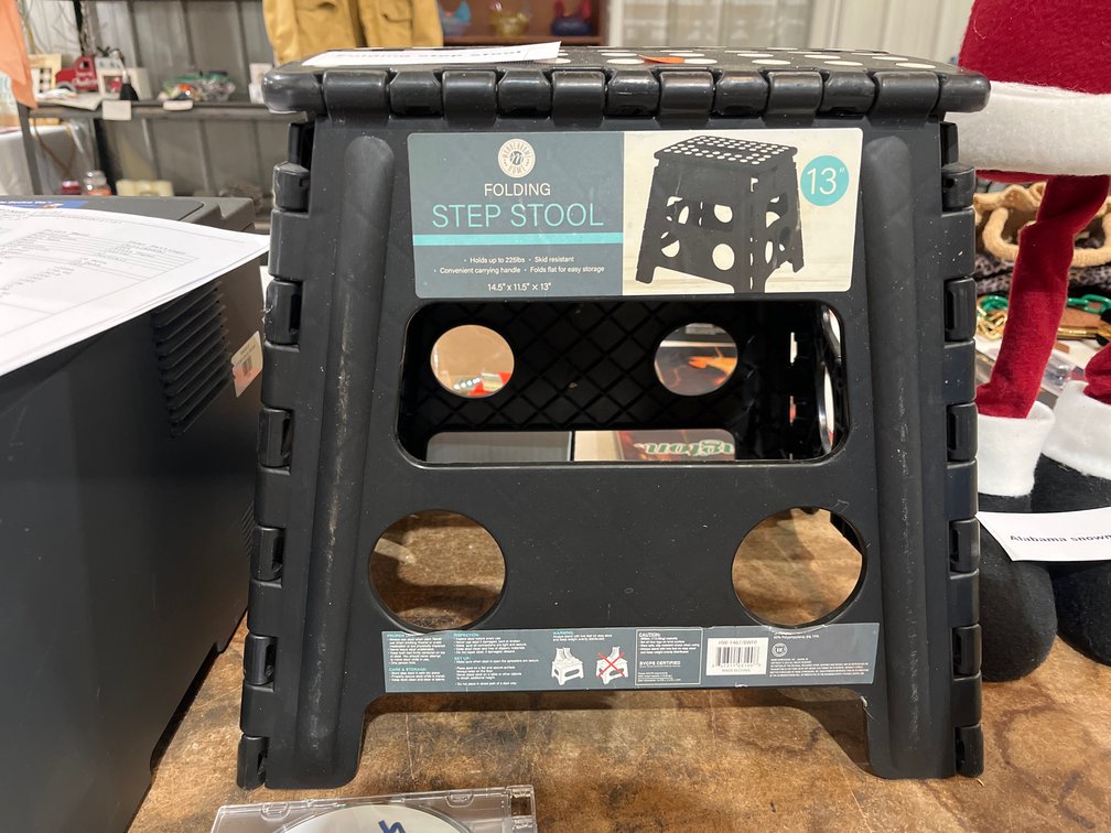 FOLDING STEP STOOL