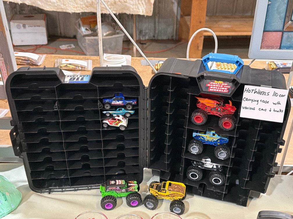 HOT WHEELS 110 CAR CARRYING CASE W/ VARIOUS CARS & TRUCKS