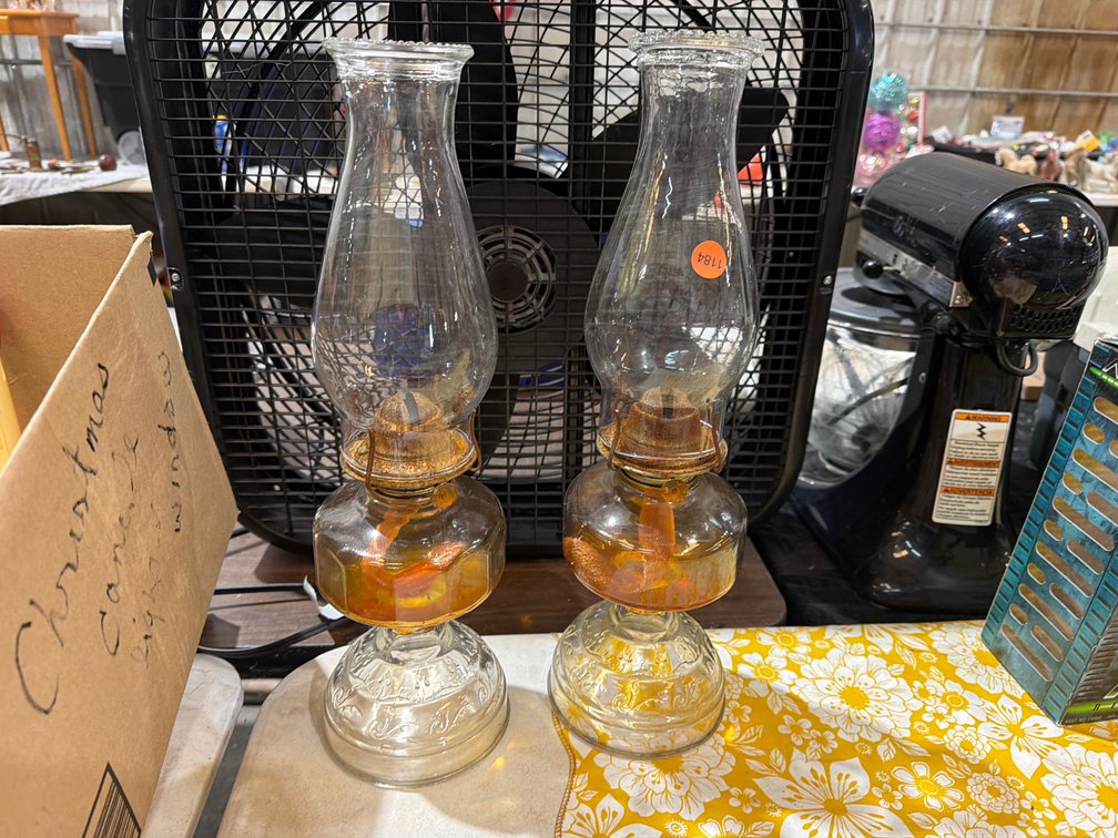 TWO VINTAGE OIL LAMPS