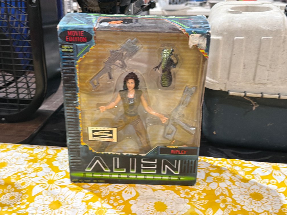 ALIEN RESURRECTION RIPLEY ACTION FIGURE