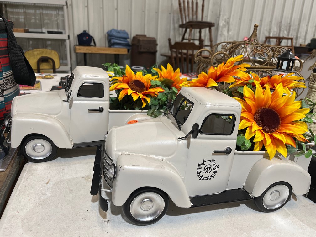 DECORATIVE TRUCKS