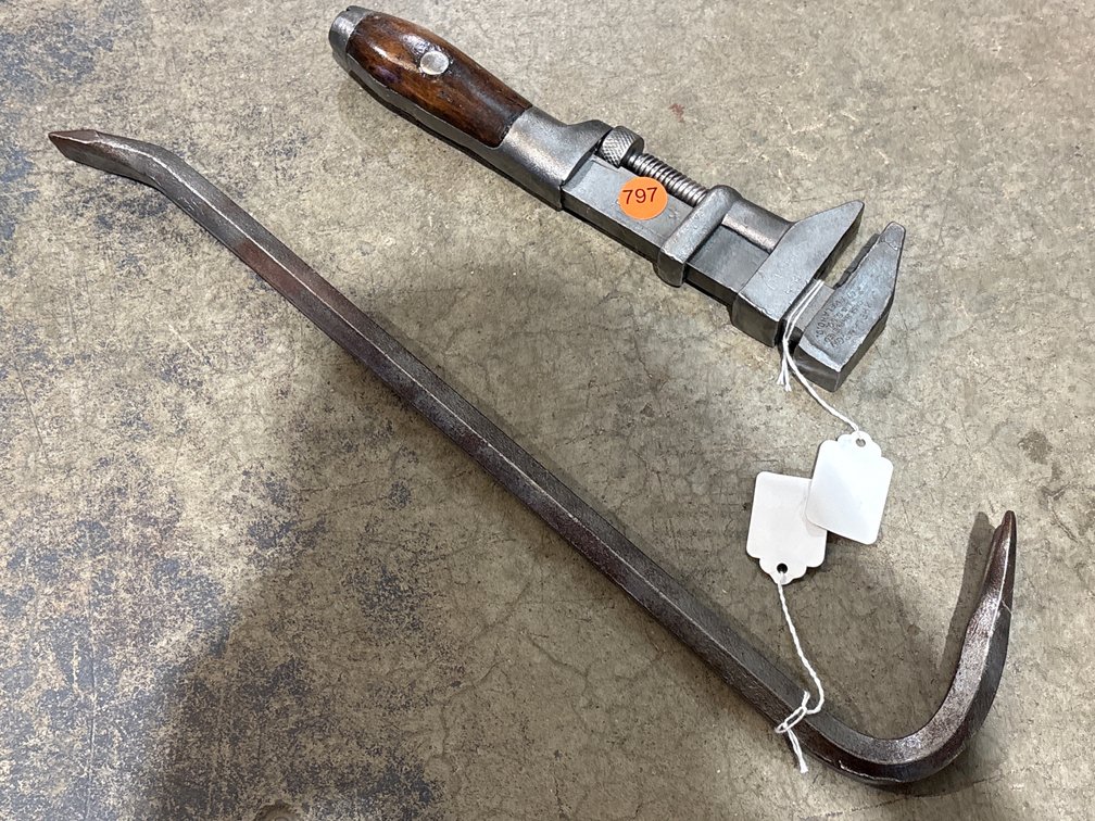 CROWBAR & MONKEY WRENCH