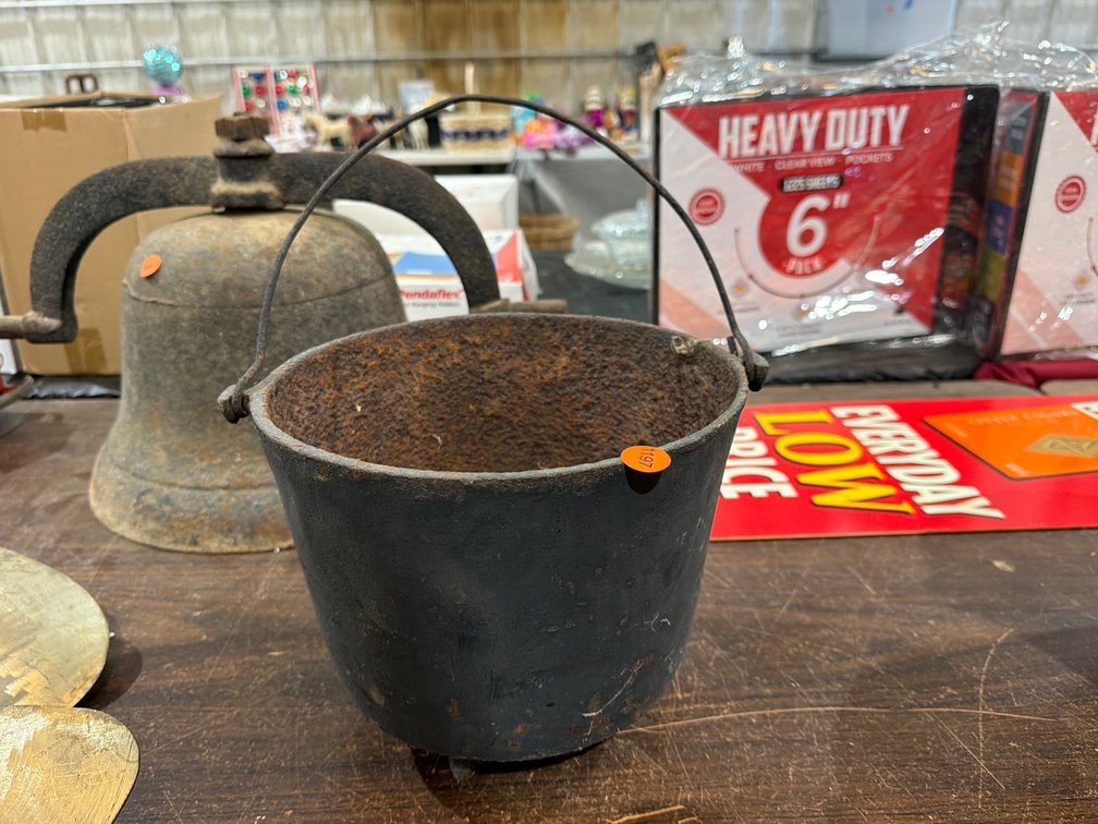 VINTAGE CAST IRON POT