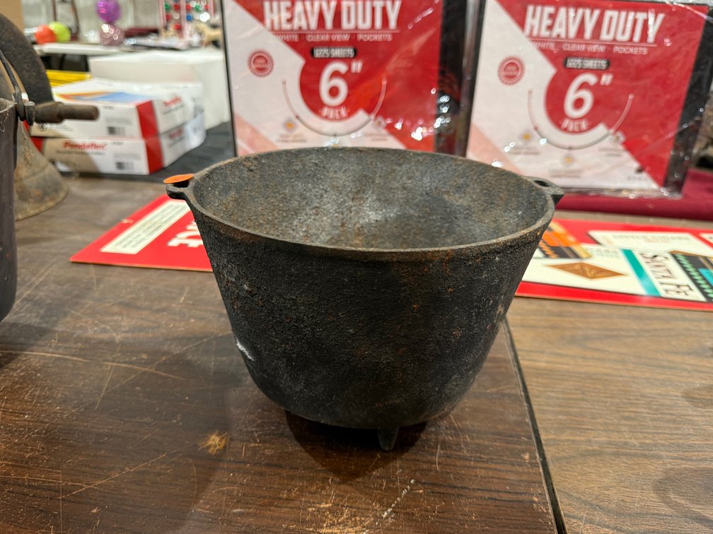 VINTAGE CAST IRON POT