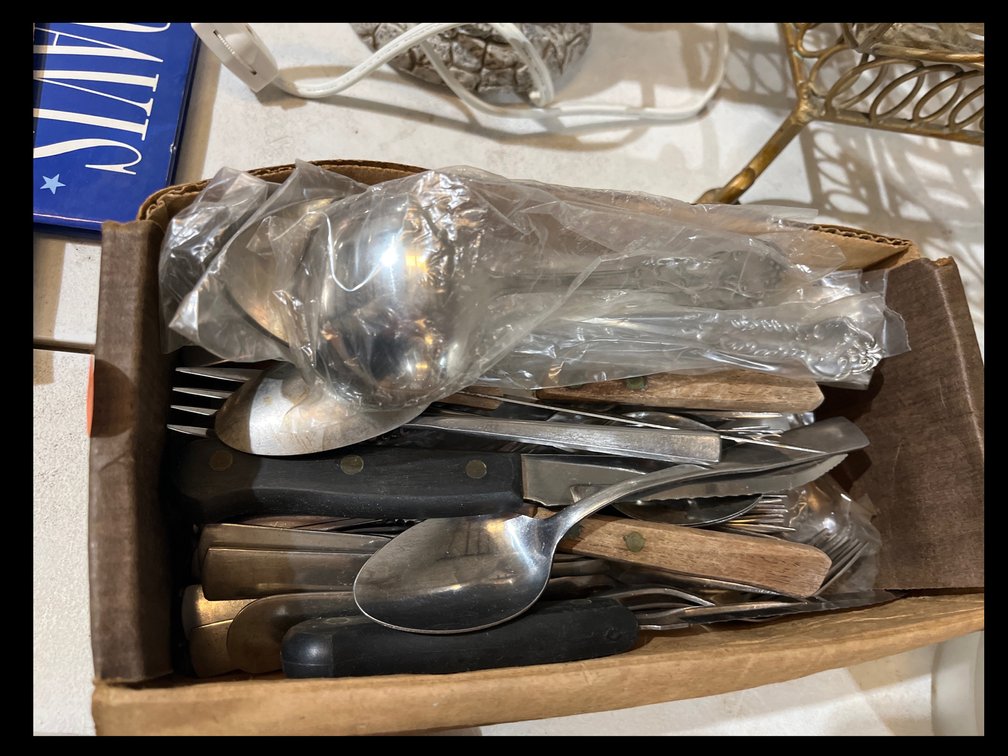 FLATWARE BOX