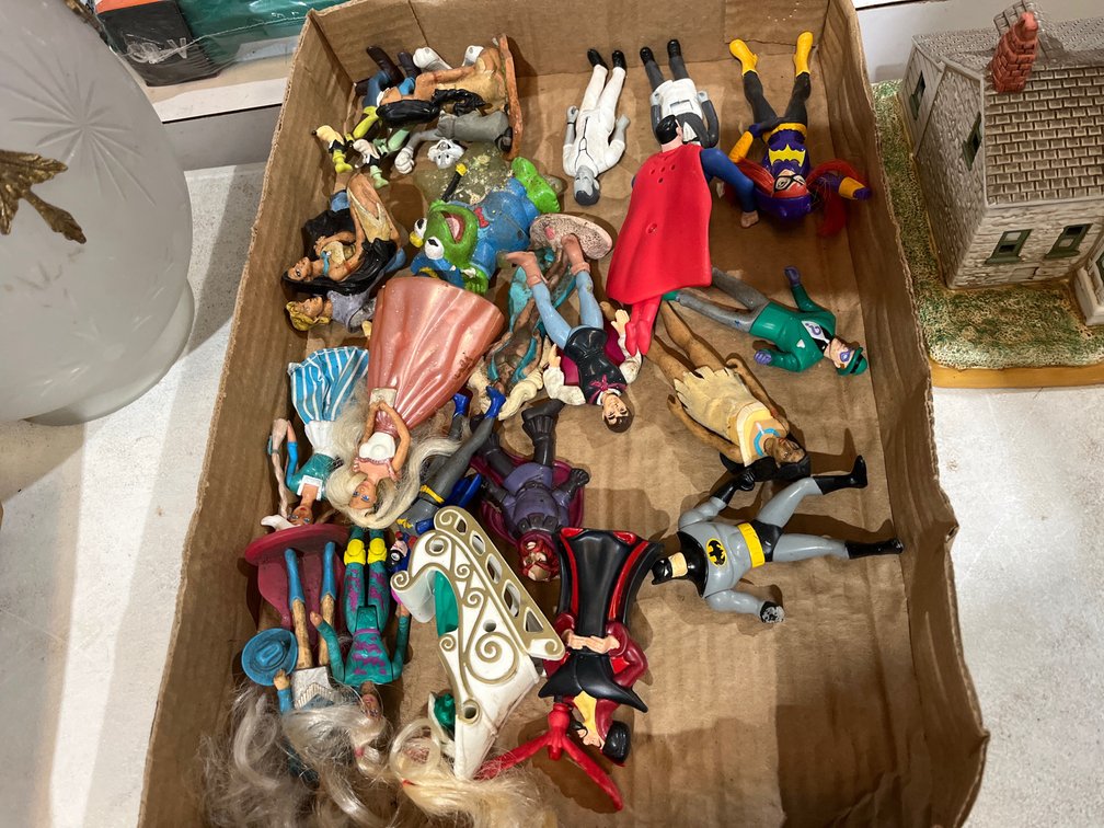BOX OF FIGURINES