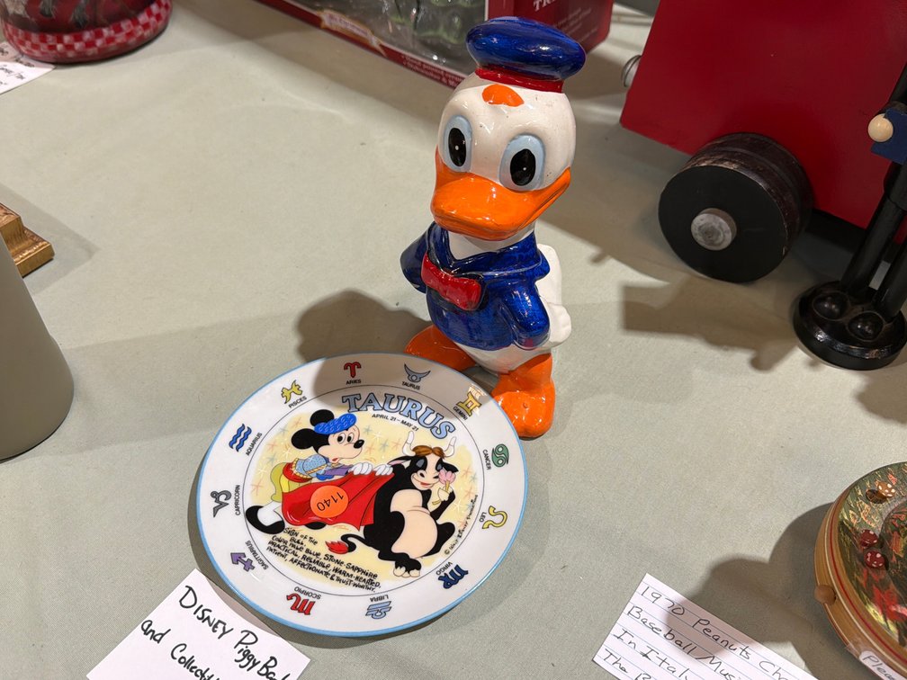 DISNEY PIGGY BANK & COLLECTIBLE PLATE