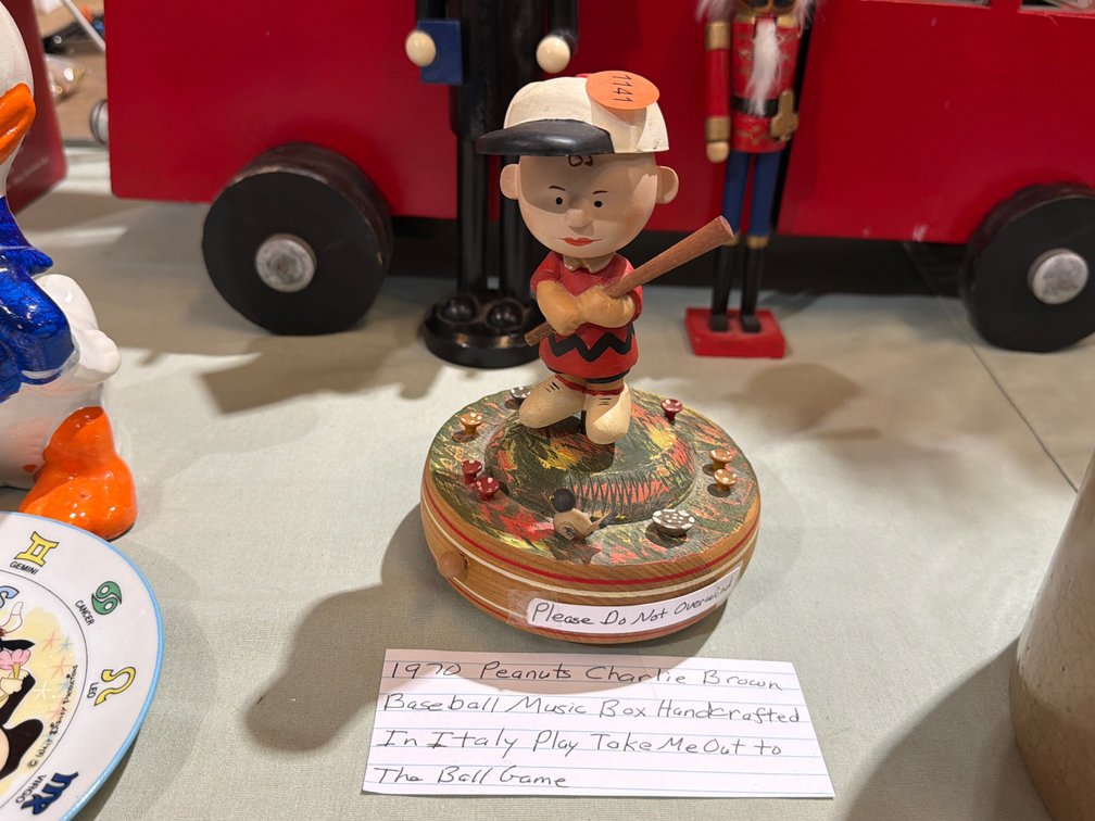 1970 PEANUTS CHARLIE BROWN BASEBALL MUSIC BOX