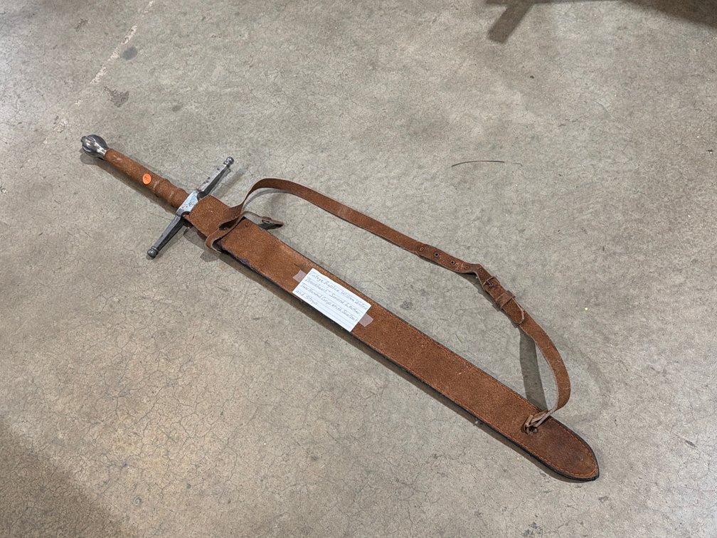 VINTAGE REPLICA WILLIAM WALLACE “BRAVEHEART” SWORD LEATHER TEO HANDED GRIP W/ SCALBERT & STRAP