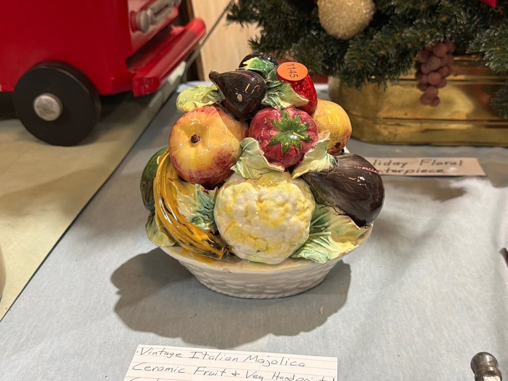 VINTAGE ITALIAN MAJOLICA CERAMIC FRUIT & VEGETABLE HAND PAINTED CENTERPIECE BASKET