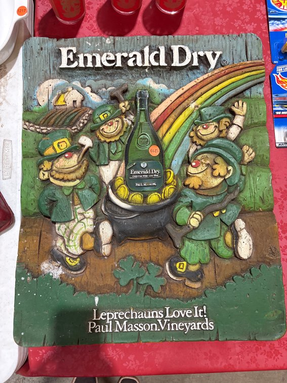 EMERALD DRY VINEYARDS WOODEN WALL DECOR
