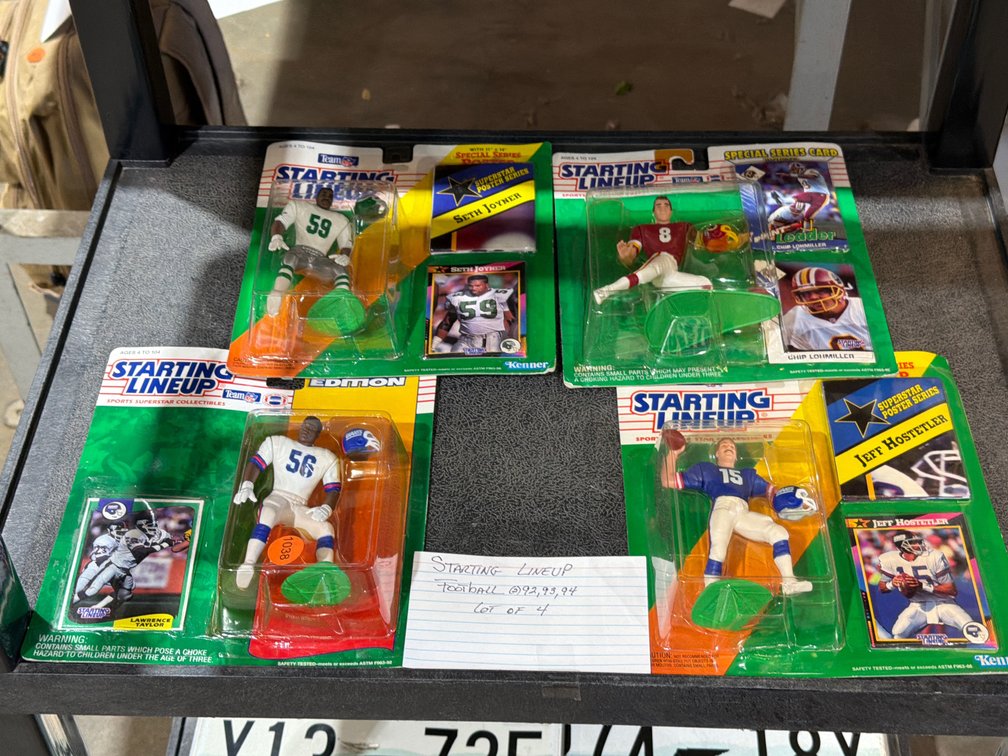 (4) STARTING LINE UP FIGURES
