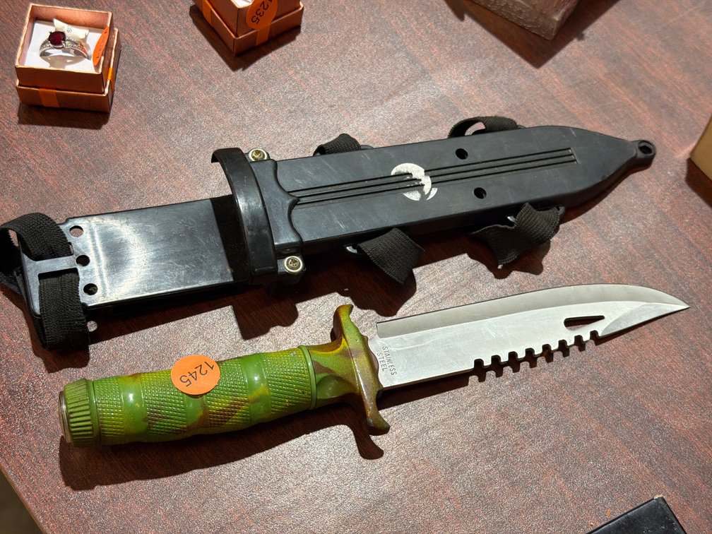 GREEN KNIFE AND CASE