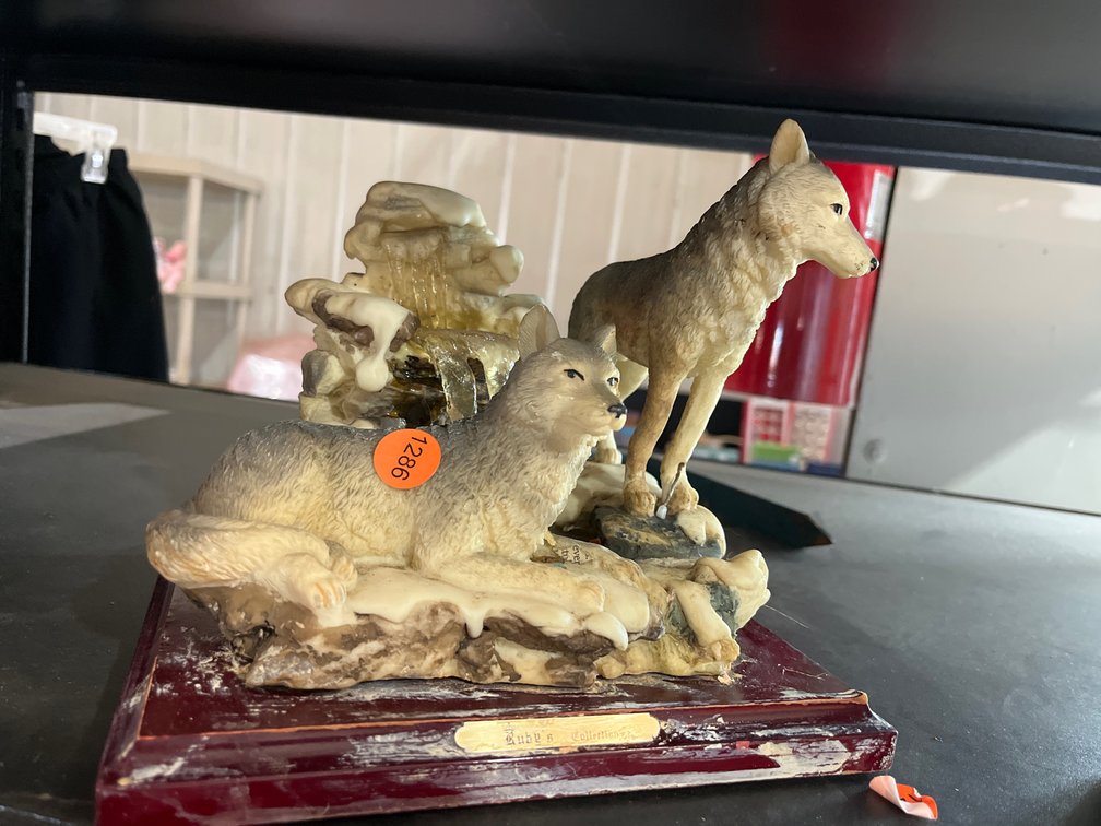 WOLF DECOR