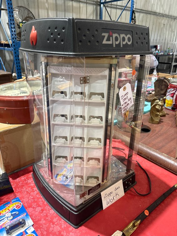 ZIPPO DISPLAY CASE