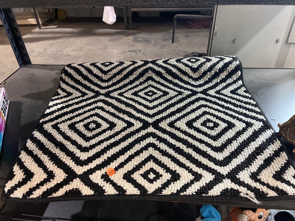 BLACK AND WHITE RUG