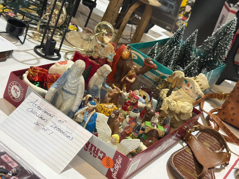ASSORTED CHRISTMAS DECOR FIGURES