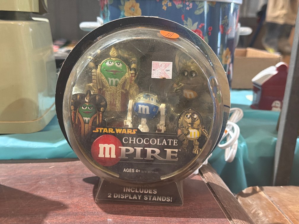 STAR WARS M&M ACTION FIGURE