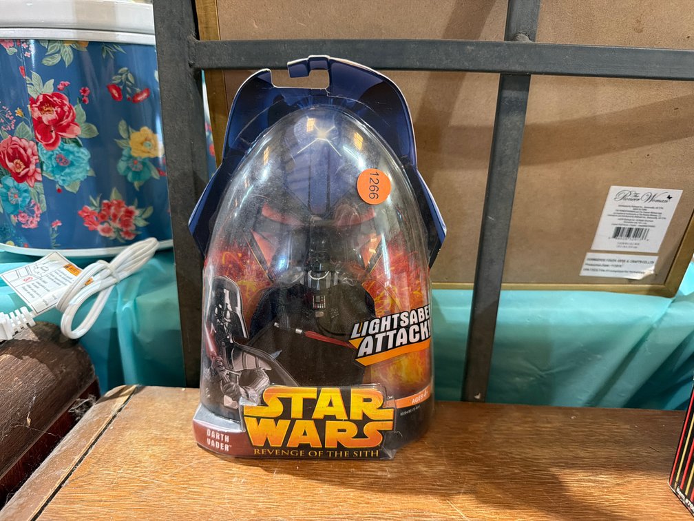 STAR WARS DARTH VADER ACTION FIGURE