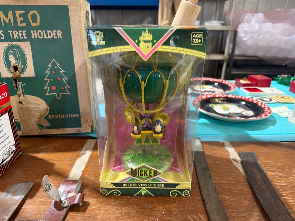 WICKED VINYL FIGURINE