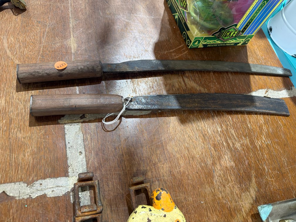 TWO VINTAGE WOOD HANDLED KNIVES