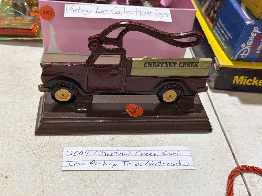 2004 CHESTNUT CREEK CAST IRON PICKUP TRUCK NUTCRACKER