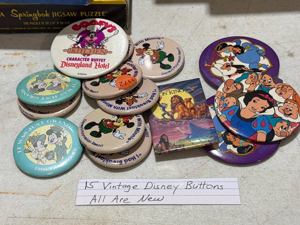 (15) VINTAGE DISNEY BUTTONS