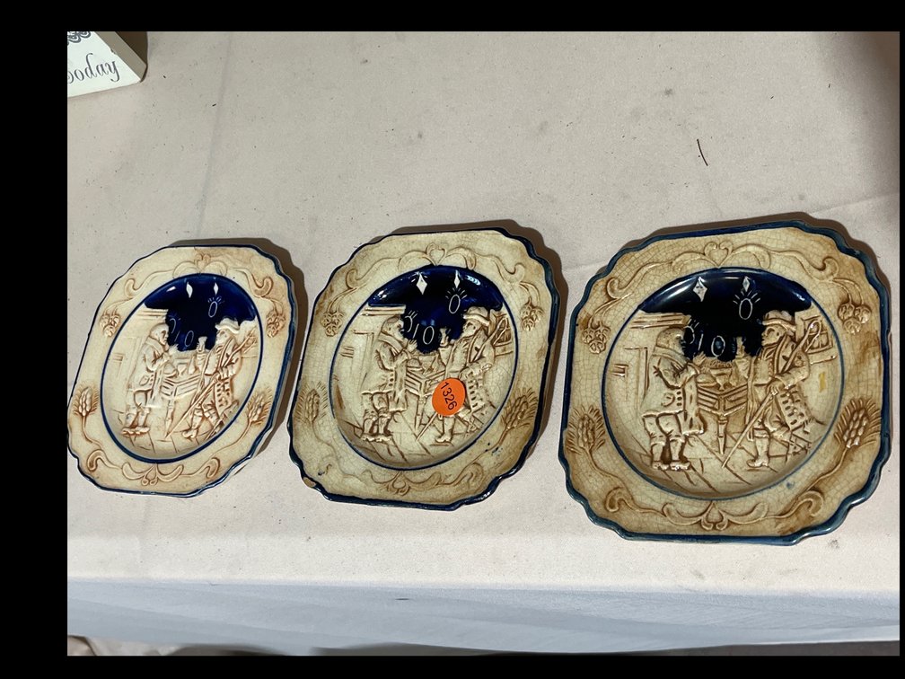 JAPANESE MAJOLICA-STYLE COLONIAL PLATES (3)