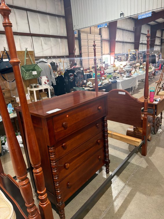 VINTAGE FEDERAL STYLE WOODEN TWIN BED WITH SLATS