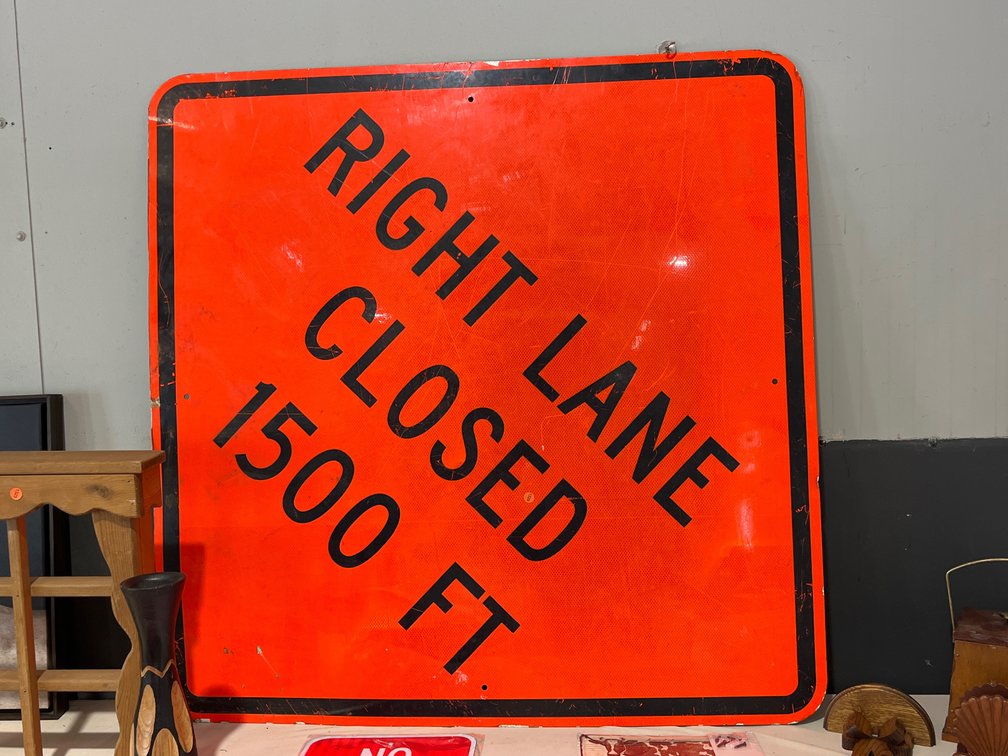 RIGHT LANE CLSED SIGN