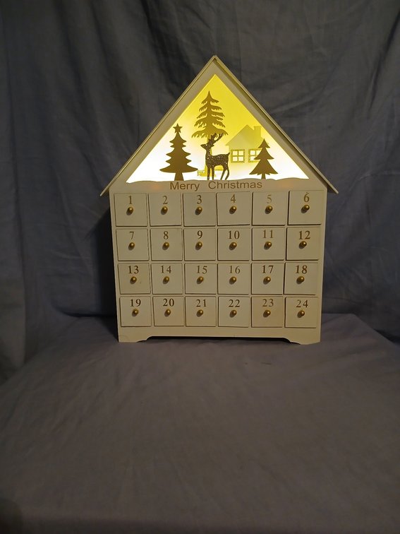 WOODEN HOUSE 24 BOX COUNTDOWN FOR SMALL DAILY GIFT