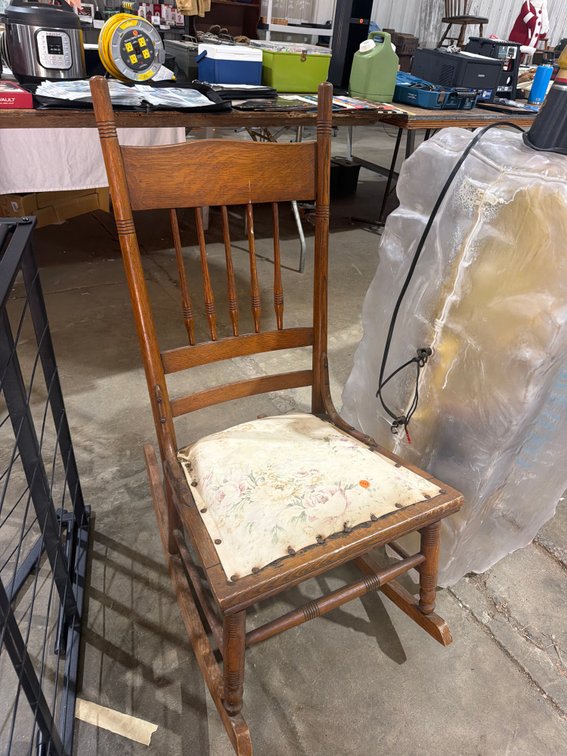 VINTAGE ROCKING CHAIR