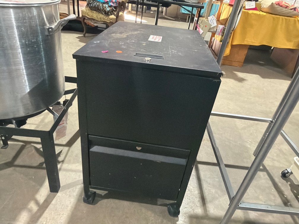 FILING CABINET 17”X26”X28”