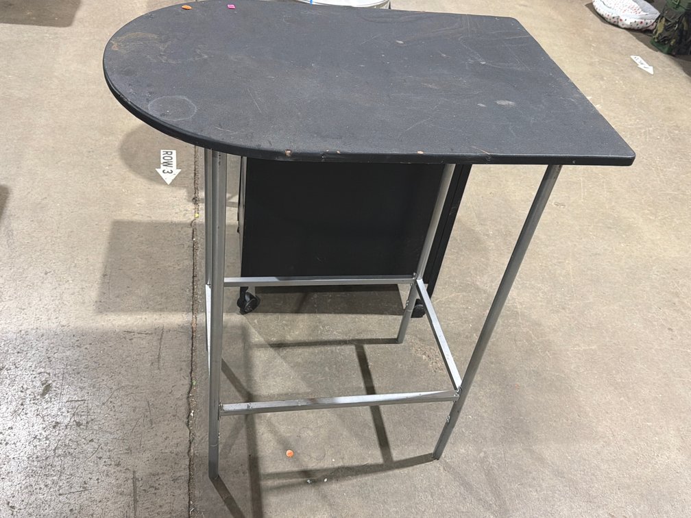 TABLE 36”X24”X 41”