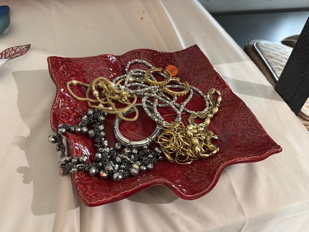PLATE OF JEWELRY