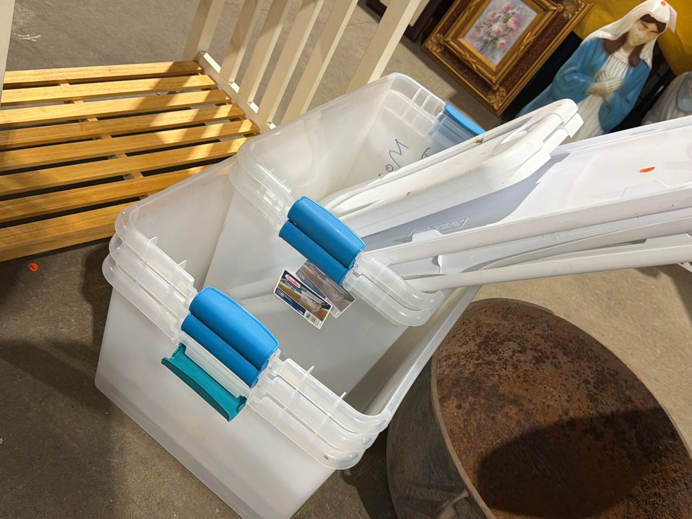LOT OF TOTES