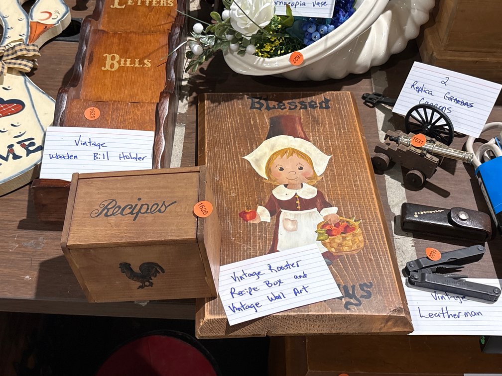 VINTAGE RECIPE BOX & WALL DECOR